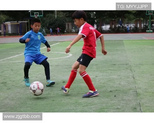 足球明星的小女儿如何在绿茵场上绽放光芒成为小小球迷的偶像