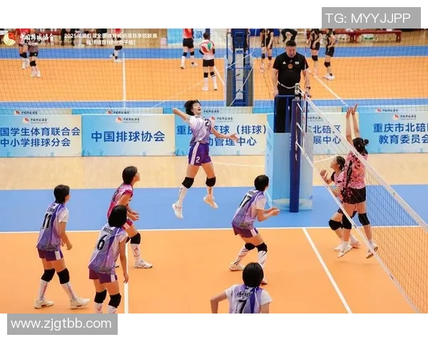 重庆排球队整体压制战术解析及其在排球热点中的影响