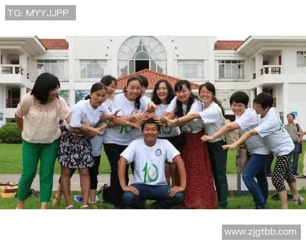 昔日足球明星聚会合影引发热议众人发胖变化令人感慨